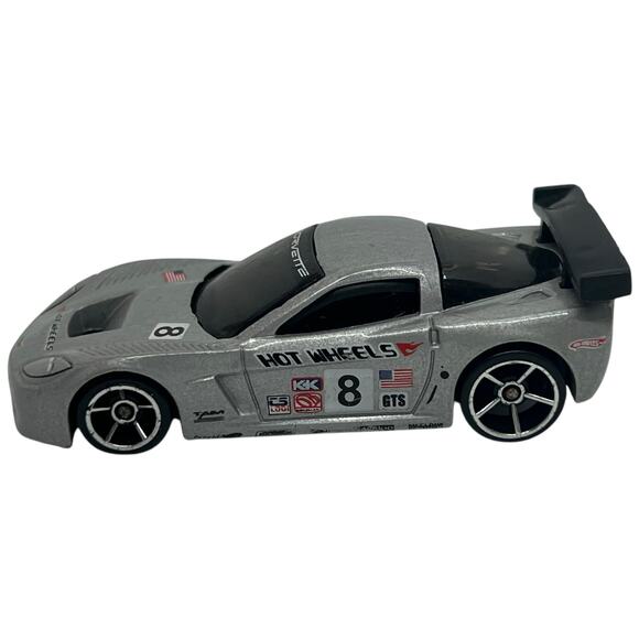 Diecast Toy Car Silver Corvette-Inspired Racer with Spoiler 1:64 - Picture 4 of 8